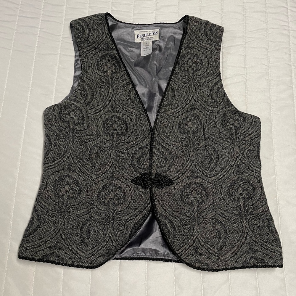 Vintage 100% virgin wool Pendleton vest with ornate toggle closure size small